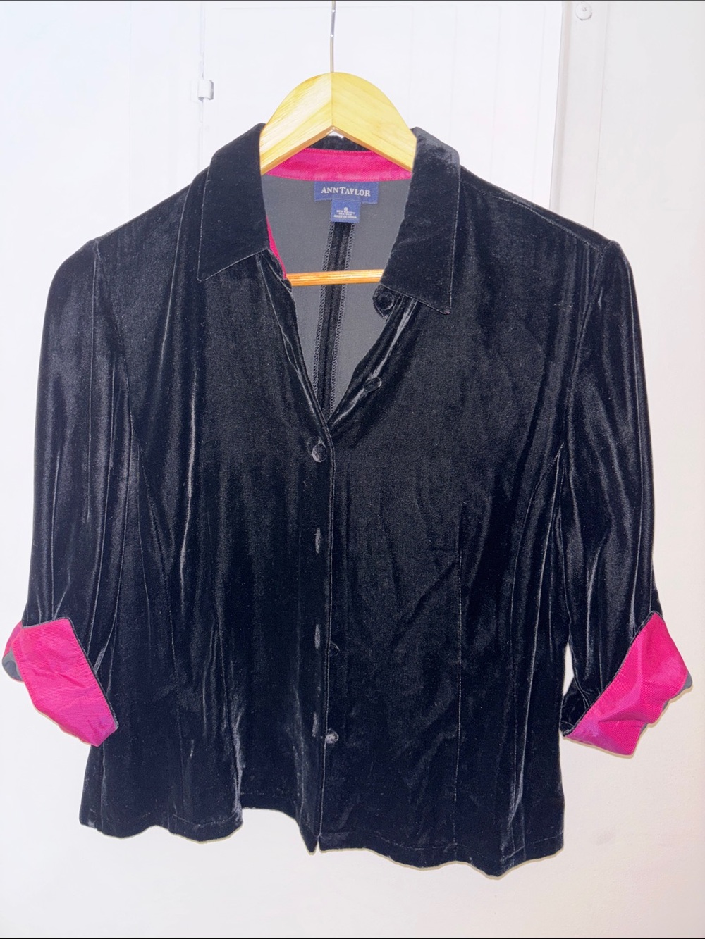 Ann Taylor Black Velvet Button Down with Bright Pink lining 3/4 sleeves 8 90s
